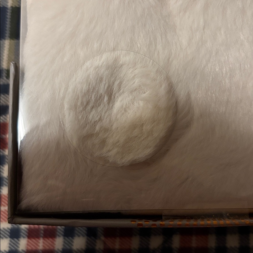 Aroma Home Cream Faux Fur Body Wrap - new - Picture 3 of 6